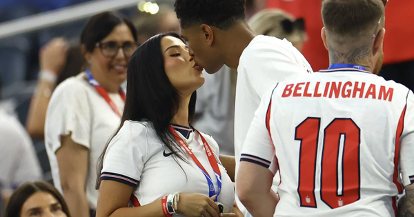 Chuyện ‘yêu’ tại World Cup 2026: Anh cấm WAGs, còn Messi và Ronaldo thì sao? - hình ảnh - vipqq88.com Chuyện ‘yêu’ tại World Cup 2026: Anh cấm WAGs, còn Messi và Ronaldo thì sao? - hình ảnh - vipqq88.com
