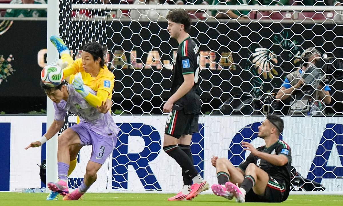Mexico vượt qua vòng bảng World Cup 2026 nhờ sai lầm của thủ môn Hàn Quốc - hình ảnh - vipqq88.com Mexico vượt qua vòng bảng World Cup 2026 nhờ sai lầm của thủ môn Hàn Quốc - hình ảnh - vipqq88.com