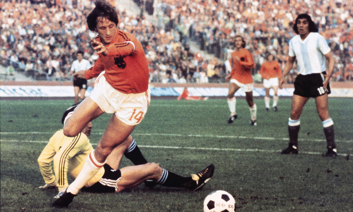 Những chiến thuật định hình lịch sử World Cup và cơ hội trải nghiệm cược thể thao tại QQ88 - hình ảnh - vipqq88.com
