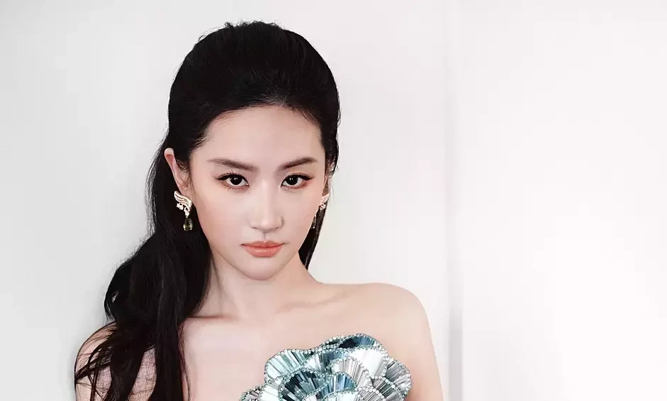 Lưu Diệc Phi diện váy ‘bông hồng thủy tinh’ lấp lánh tại sự kiện, QQ88 Việt Nam cập nhật xu hướng sao Hoa ngữ - hình ảnh - vipqq88.com
