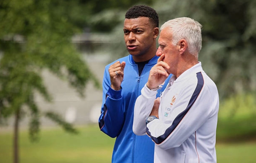 Deschamps: ‘Nhiều HLV cũng ngốc như tôi khi xếp Mbappe đá trung phong’ - hình ảnh - vipqq88.com Deschamps: ‘Nhiều HLV cũng ngốc như tôi khi xếp Mbappe đá trung phong’ - hình ảnh - vipqq88.com