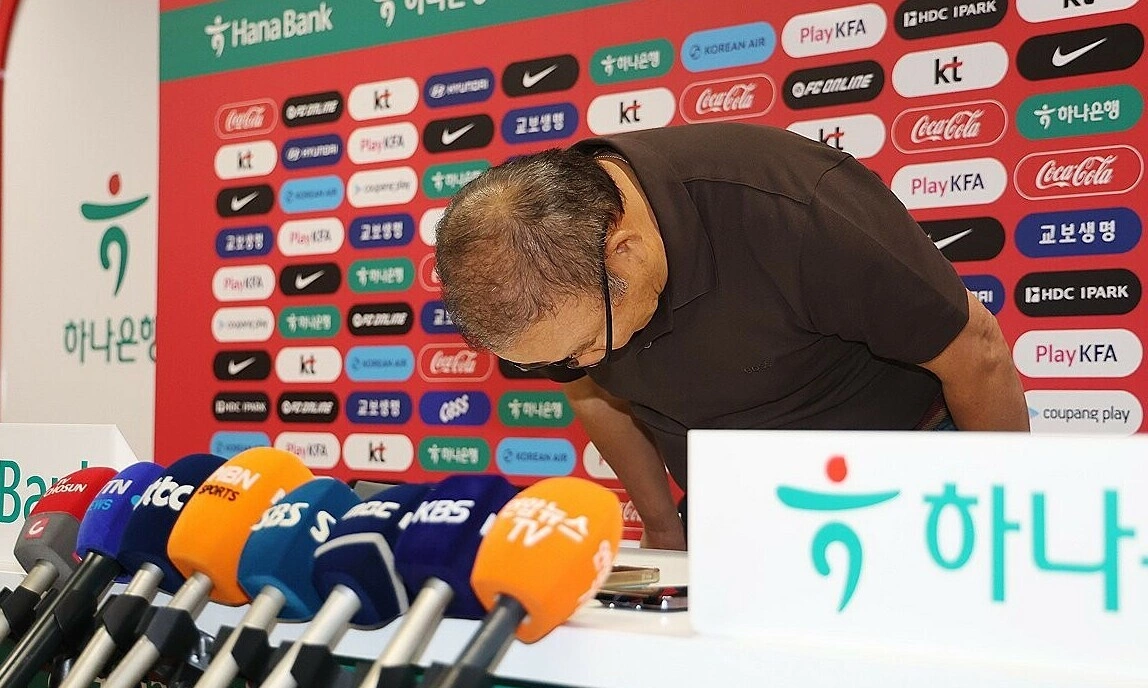 Ông Park cúi đầu xin lỗi, HLV Hong Myung-bo từ chức sau thất bại tại World Cup 2026 - hình ảnh - vipqq88.com