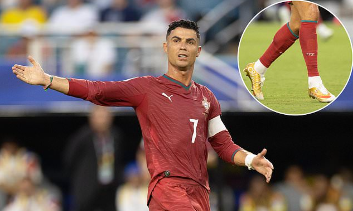 Ronaldo bỏ giày phiên bản giới hạn giữa trận hòa Colombia: Hành động gây tranh cãi - hình ảnh - vipqq88.com Ronaldo bỏ giày phiên bản giới hạn giữa trận hòa Colombia: Hành động gây tranh cãi - hình ảnh - vipqq88.com