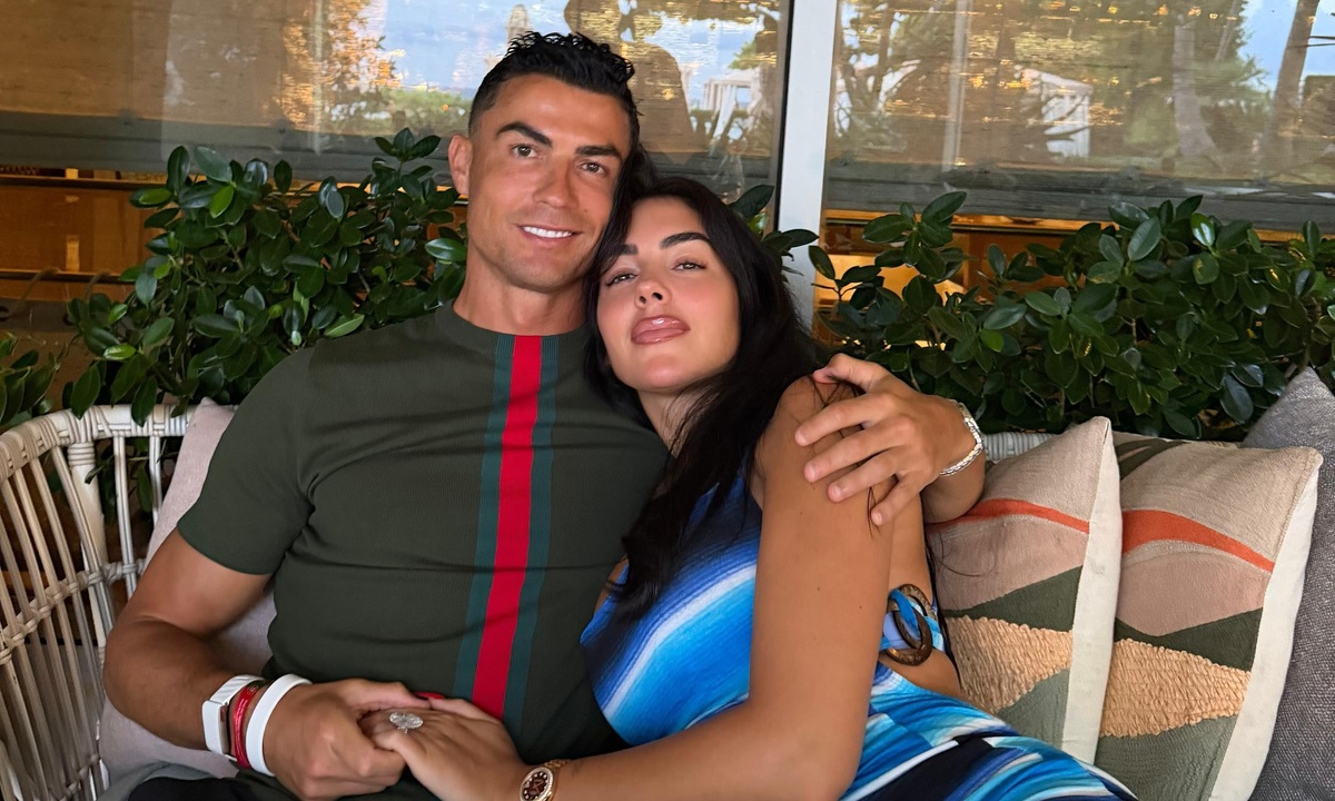 10 Năm Bên Nhau Của Ronaldo Và Vợ Sắp Cưới: Hành Trình Gắn Kết Từ Trái Tim - hình ảnh - vipqq88.com 10 Năm Bên Nhau Của Ronaldo Và Vợ Sắp Cưới: Hành Trình Gắn Kết Từ Trái Tim - hình ảnh - vipqq88.com