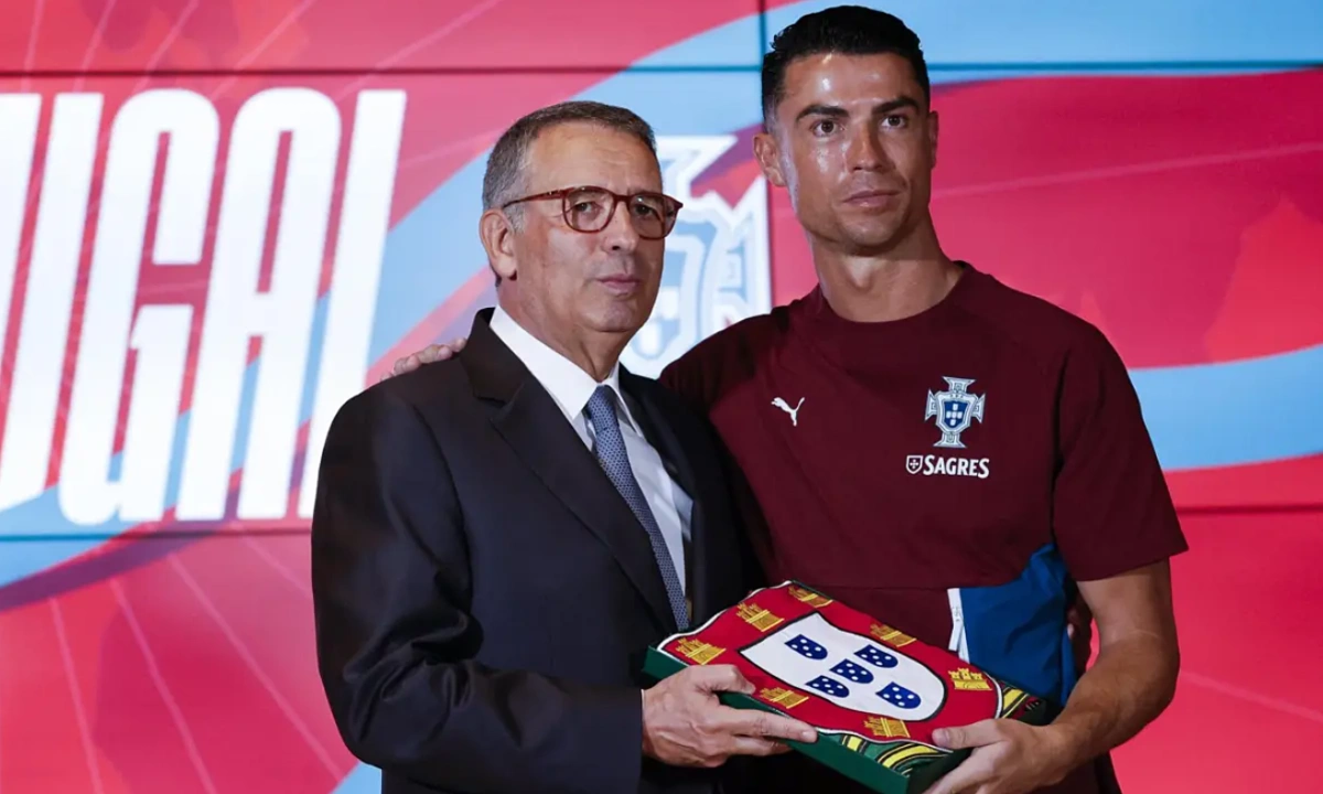 QQ88 eSports: Ronaldo nhận quốc kỳ từ Tổng thống, quyết tâm chinh phục World Cup 2026 - hình ảnh - vipqq88.com