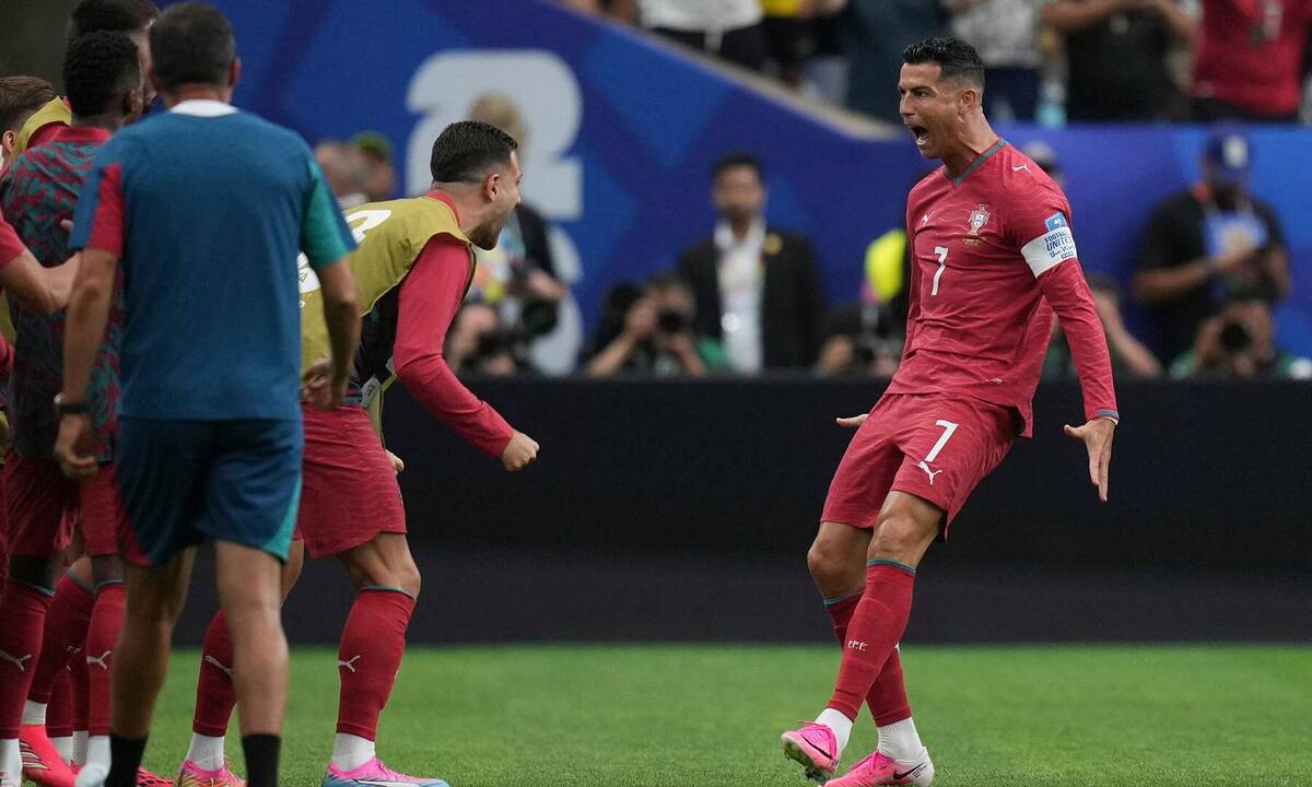 Ibrahimovic chê Ronaldo: ‘Cứ như vừa trở về từ hành tinh khác’ - hình ảnh - vipqq88.com Ibrahimovic chê Ronaldo: ‘Cứ như vừa trở về từ hành tinh khác’ - hình ảnh - vipqq88.com