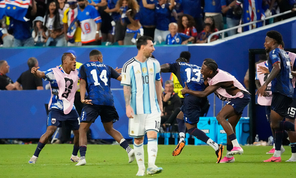 Henry và Ibrahimovic kêu gọi FIFA trao cup cho Cape Verde - hình ảnh - vipqq88.com Henry và Ibrahimovic kêu gọi FIFA trao cup cho Cape Verde - hình ảnh - vipqq88.com