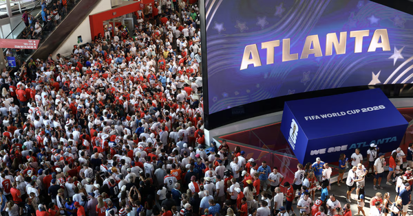 Cơn sốt vòng tay ‘huyền thoại’ tại World Cup 2026: Món quà miễn phí khiến triệu fan cuồng nhiệt - hình ảnh - vipqq88.com Cơn sốt vòng tay ‘huyền thoại’ tại World Cup 2026: Món quà miễn phí khiến triệu fan cuồng nhiệt - hình ảnh - vipqq88.com