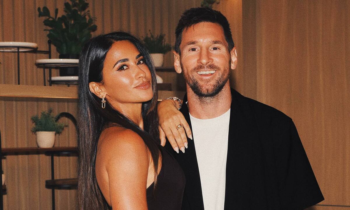 Ba thập niên bên nhau của Messi và vợ người mẫu: Hành trình tình yêu truyền cảm hứng - hình ảnh - vipqq88.com